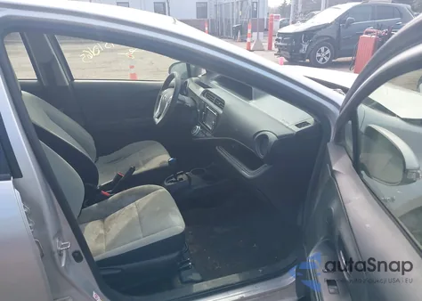 2015 Toyota Prius C One z USA, uszkodzony, nr VIN JTDKDTB39F1105659